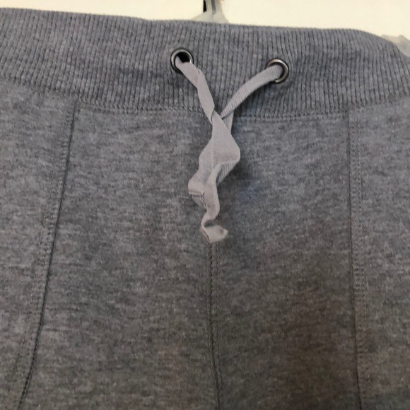 Women’s Sonoma Cropped Sweatpants - Picture 2 of 6